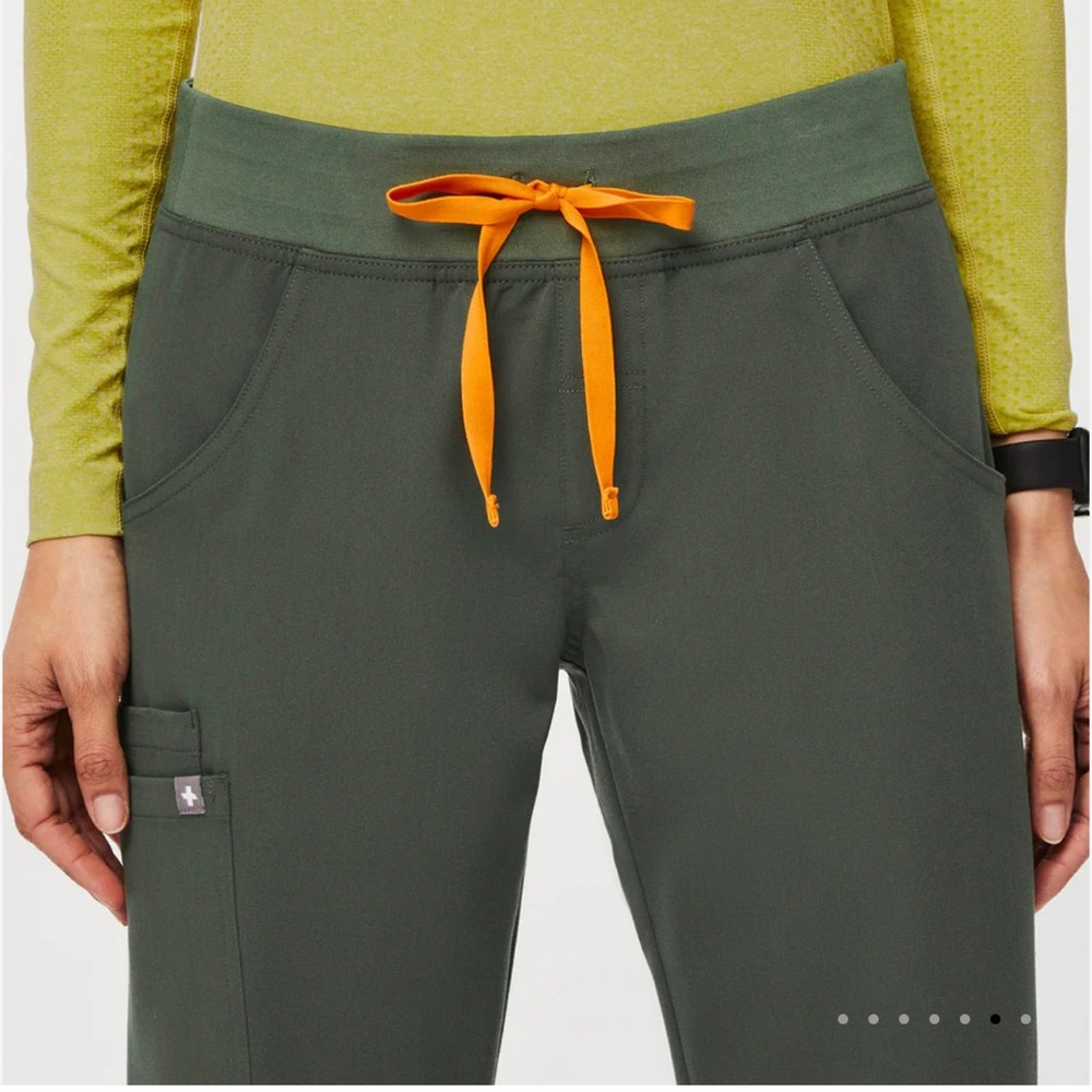 women's Moss Kade cargo scrub pants ™